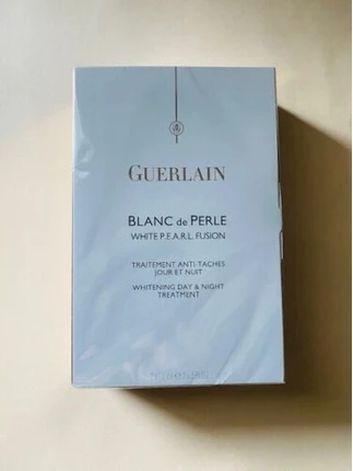 Средство Guerlain Blanc de Perle White P.E.A.R.L. Fusion Осветляющее Днем и Ночью
