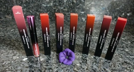 Губная помада MAC Cosmetics Love Me Liquid Lip Colour