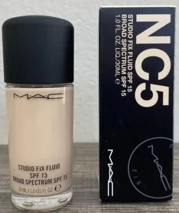 Тональная основа с SPF MAC Cosmetics Studio Fix Fluid SPF 15