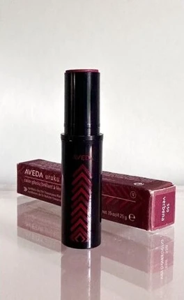 Блеск для губ Aveda Uruku