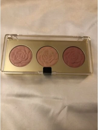 Румяна Milani Flowers of Love Trio Palette