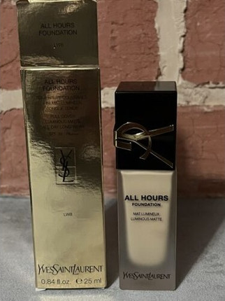 Yves Saint Laurent All Hours Luminous Matte Foundation