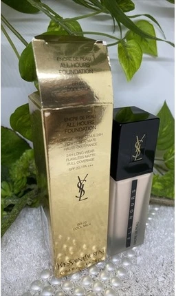 Тональная основа Yves Saint Laurent
