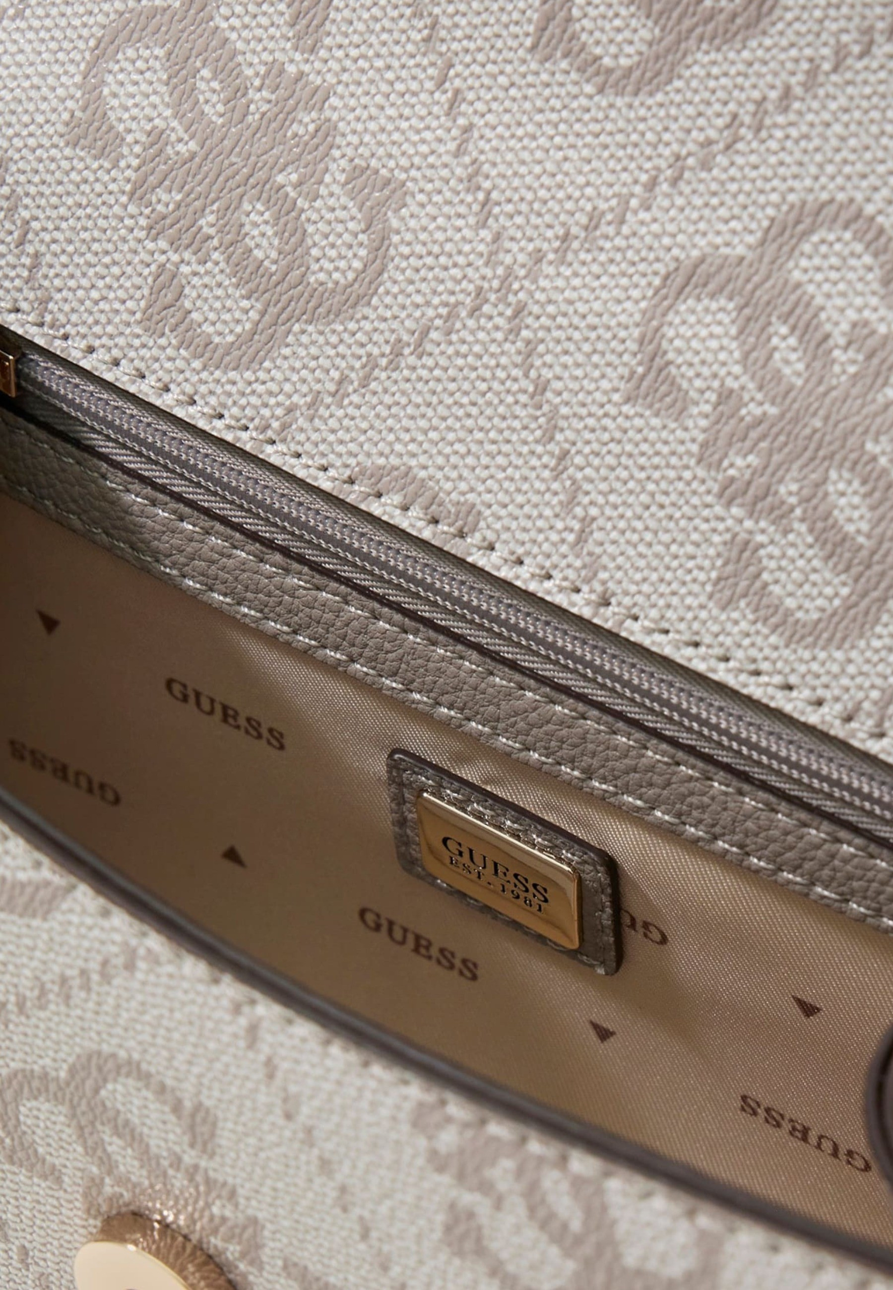 Сумка GUESS
