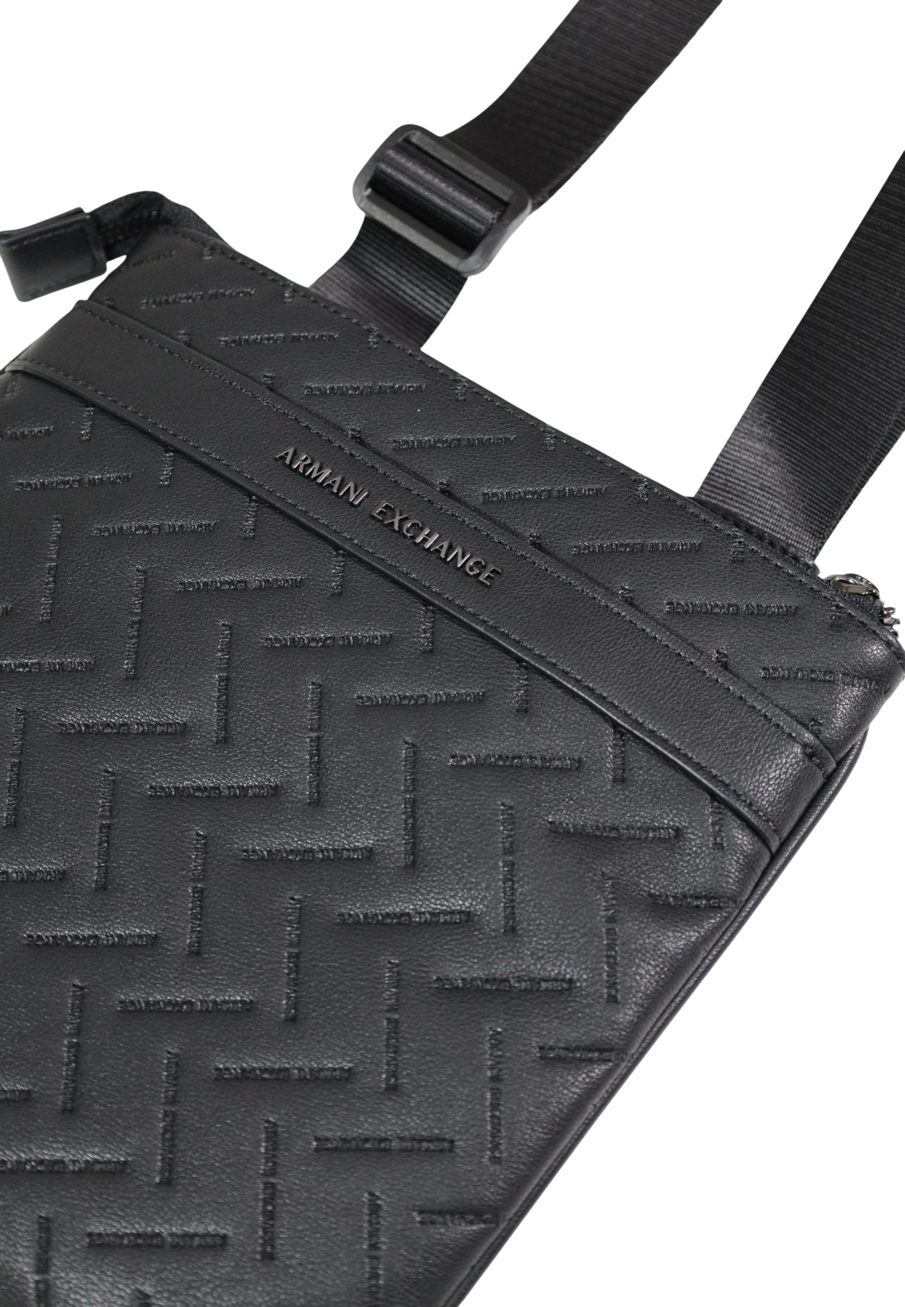 Сумки Armani Exchange