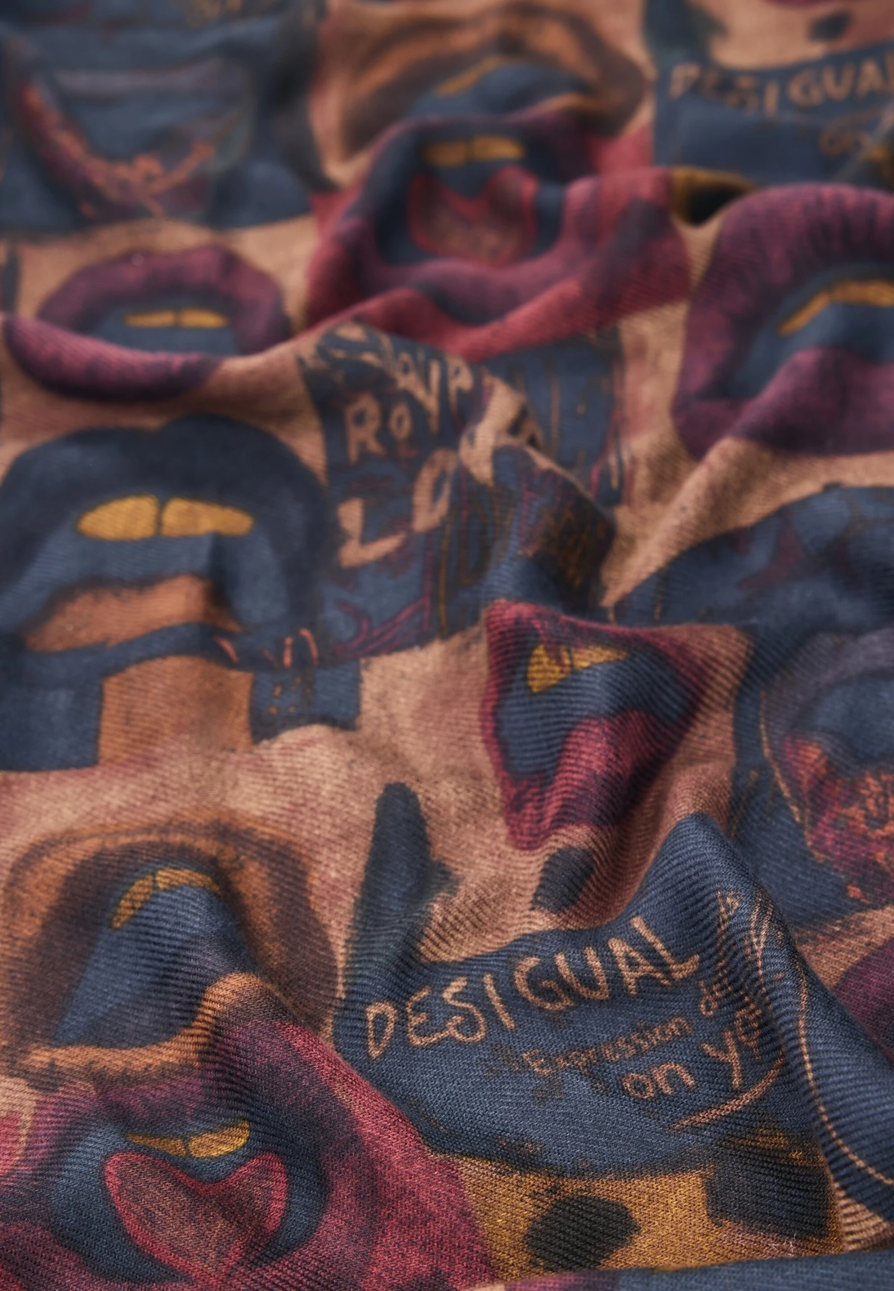 Шарфы Desigual