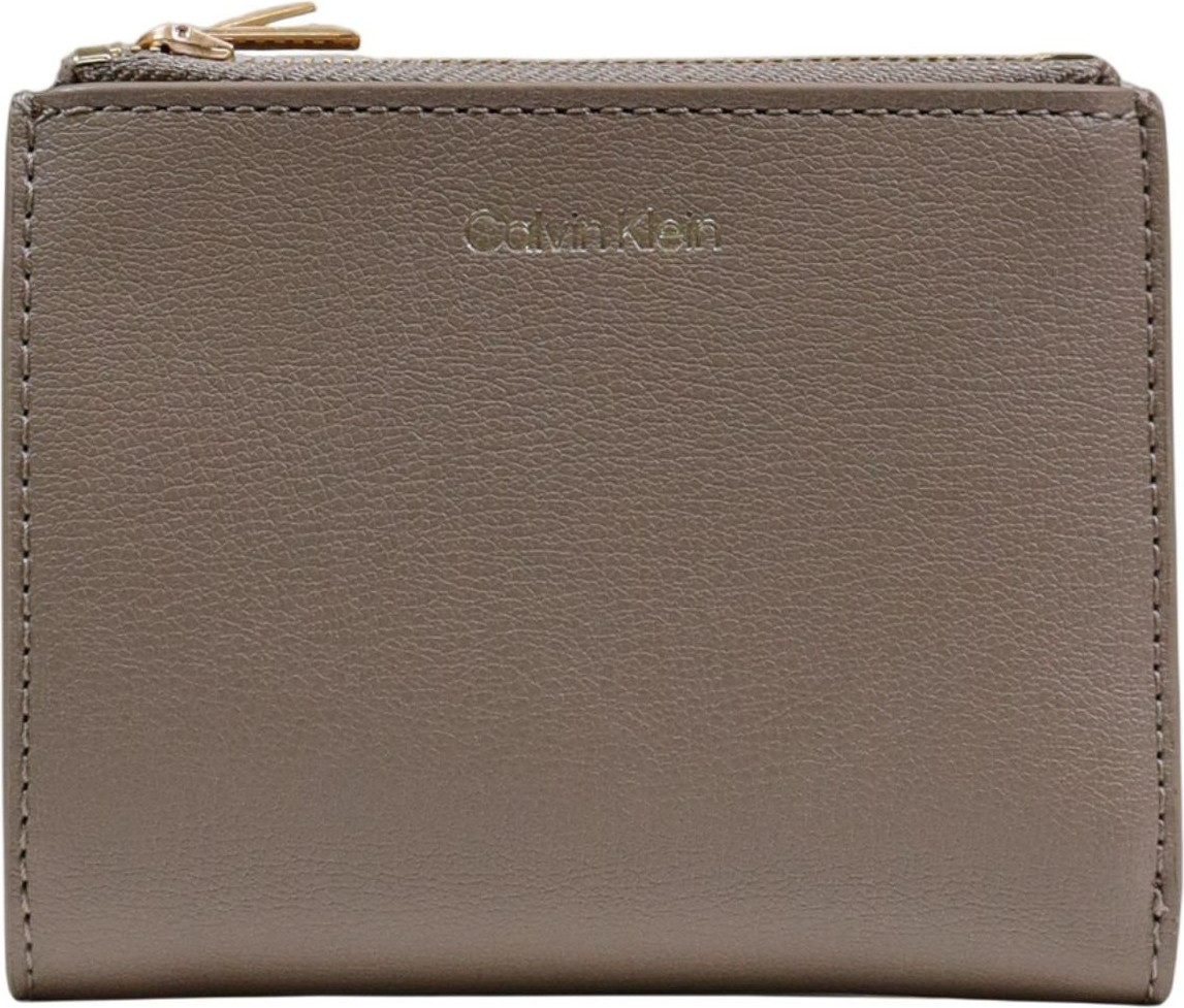 Кошельки Calvin Klein