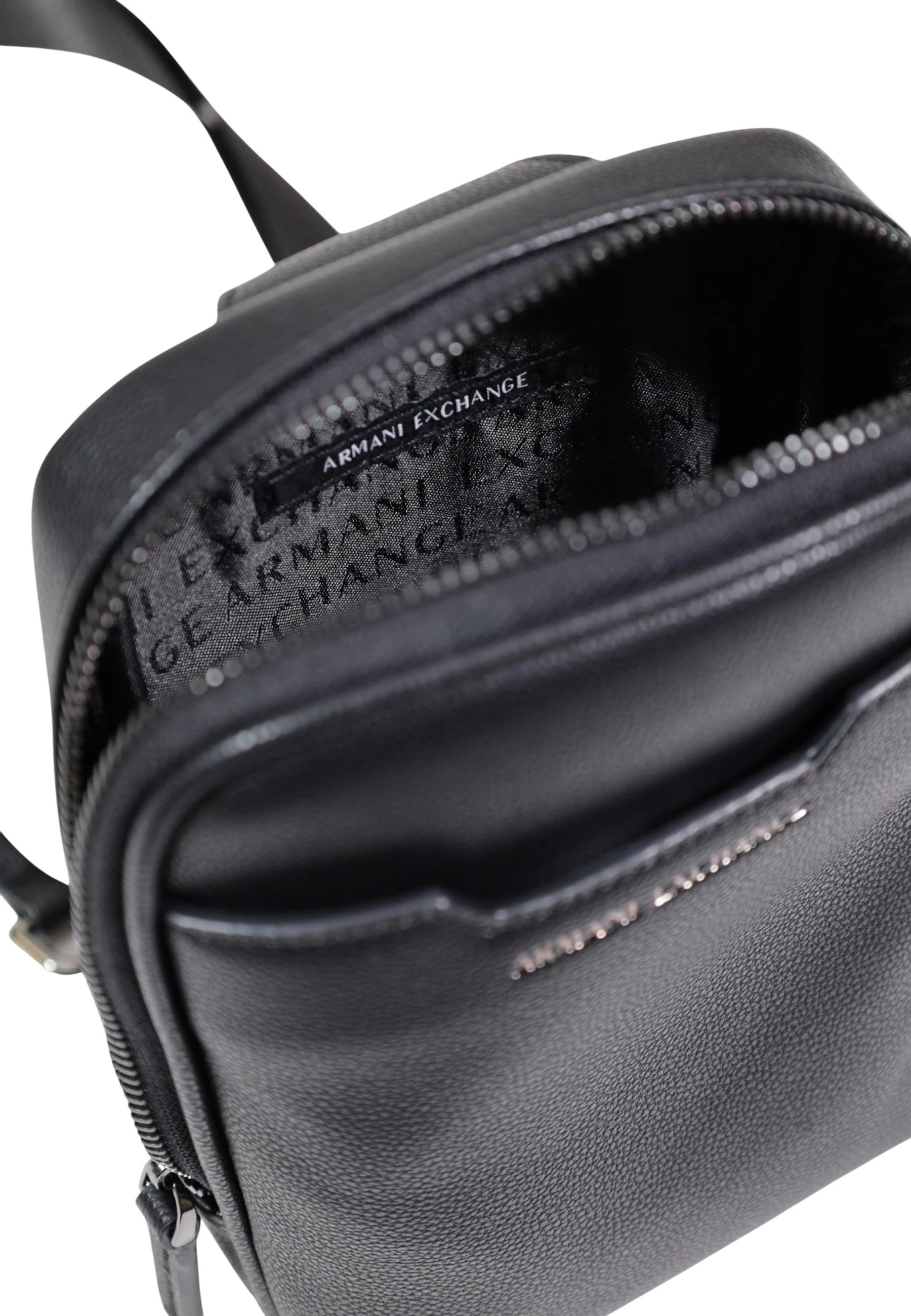 Сумки Armani Exchange