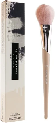 Кисть Fenty Beauty by Rihanna Sculpting Bronzer Brush 195