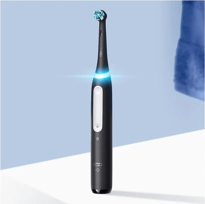 Магнитная зубная щетка Oral-B iO Series 4