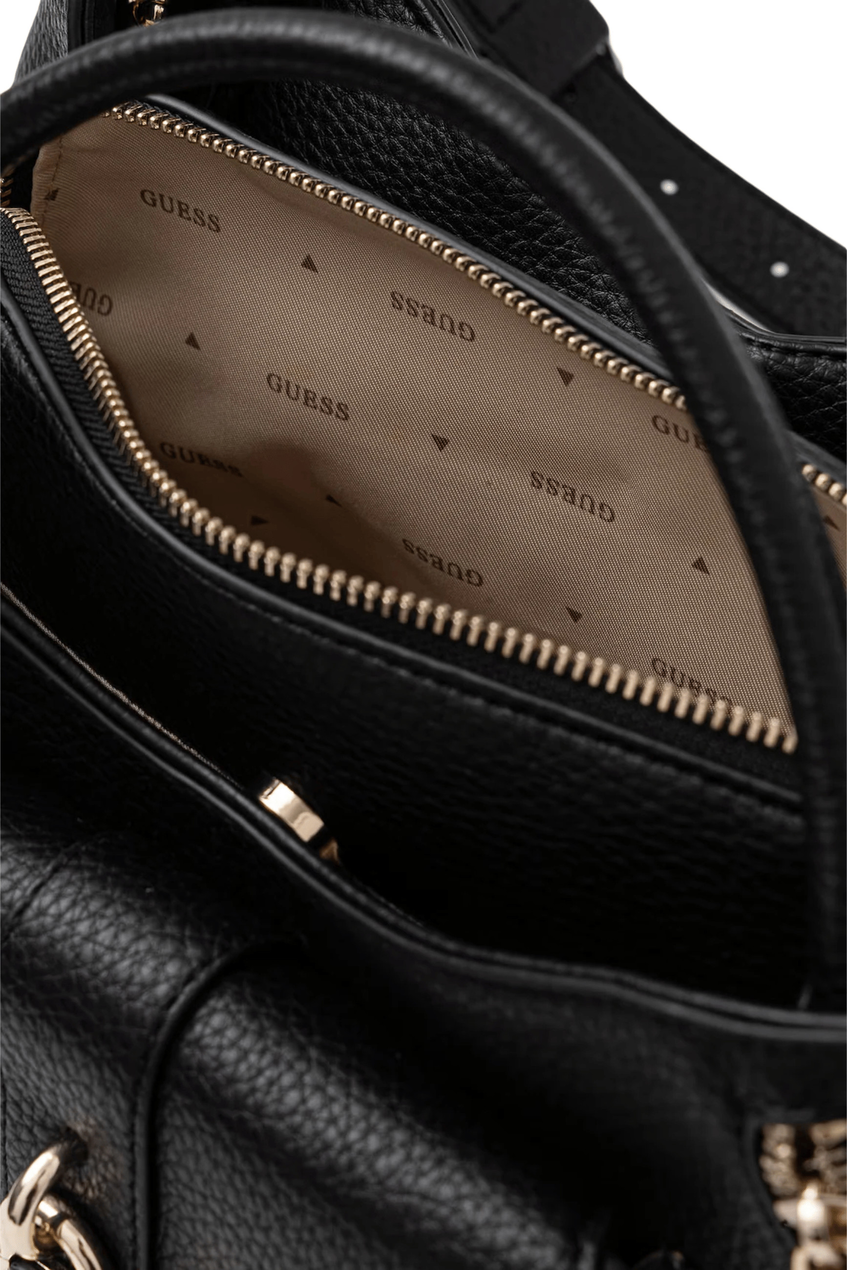 Сумки GUESS