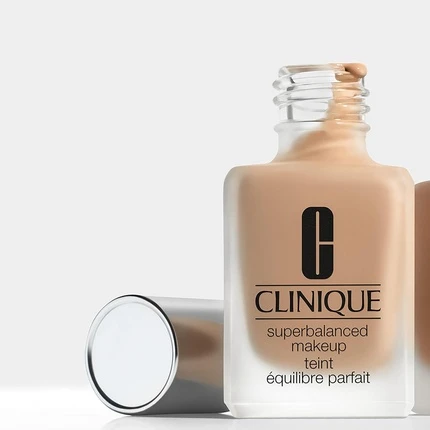 Жидкая тональная основа Clinique Superbalanced