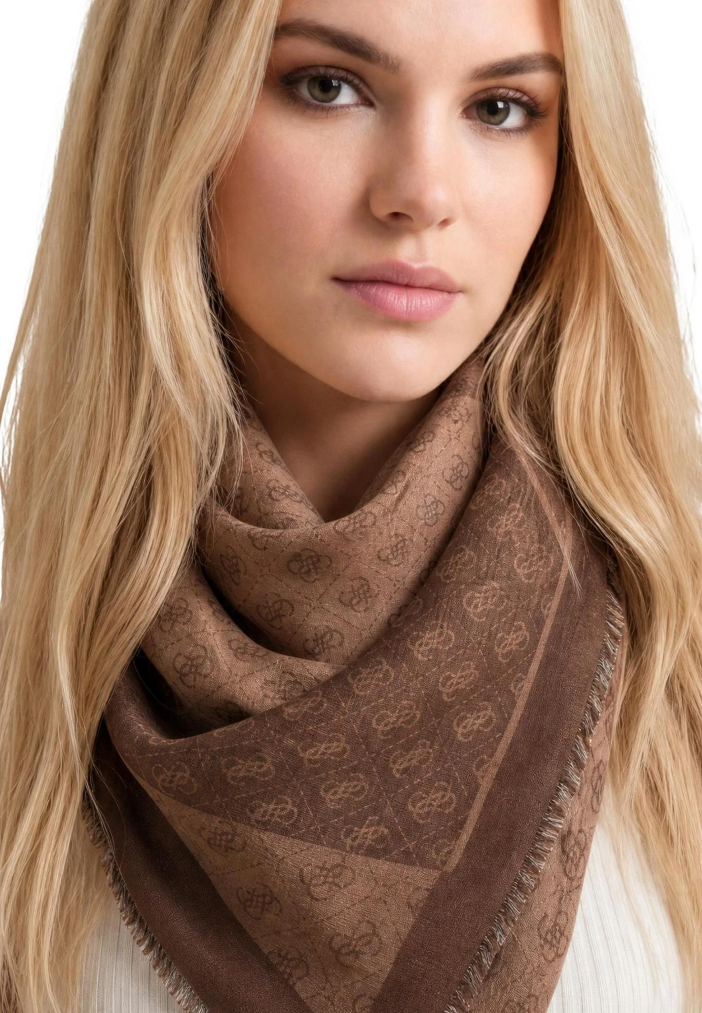 Шарфы GUESS