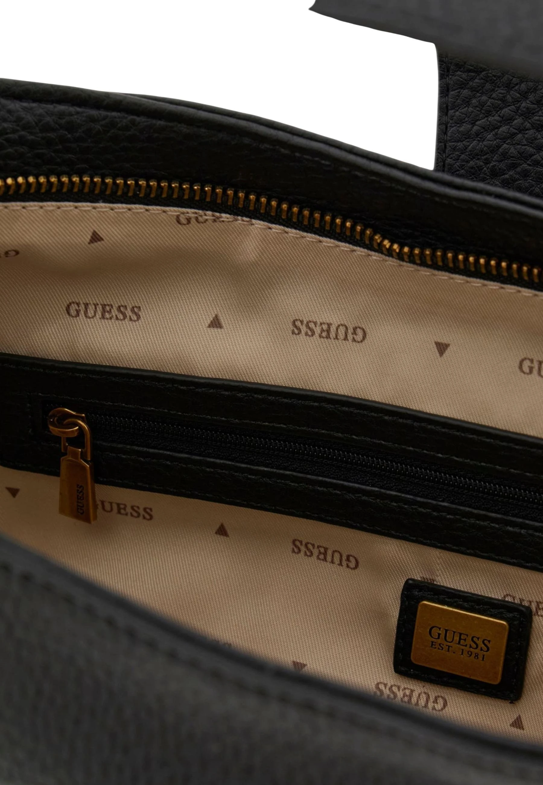 Сумки GUESS