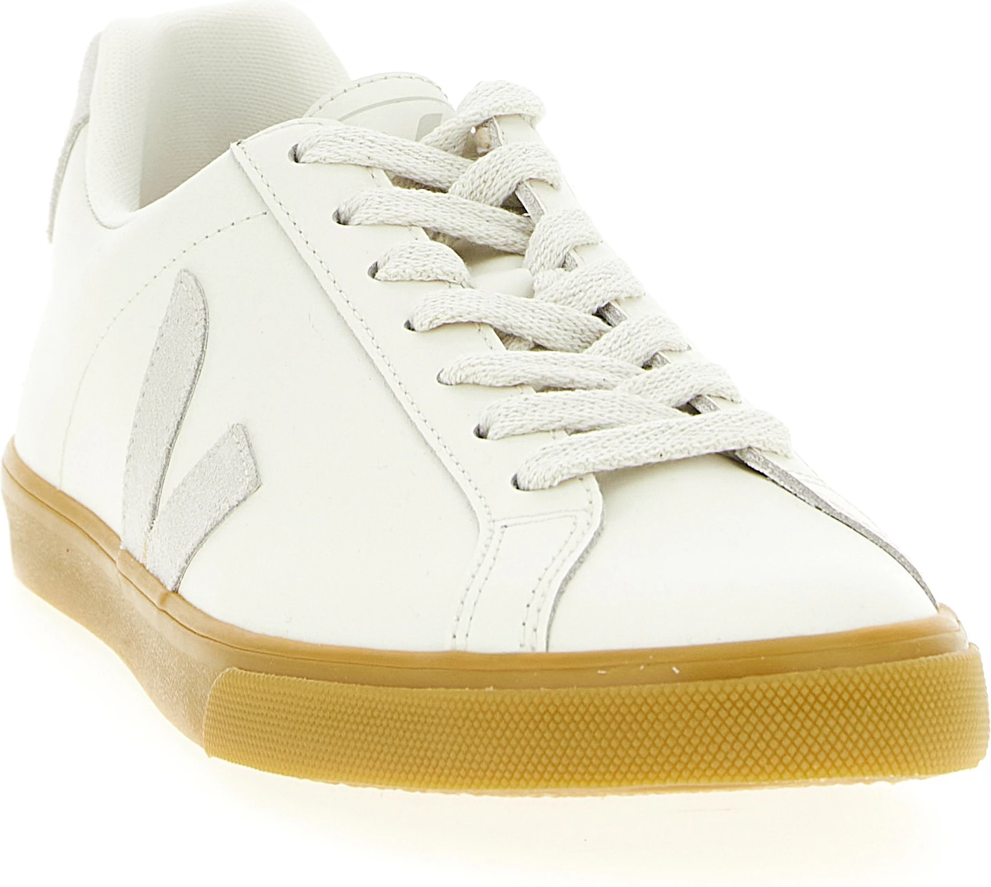 Кроссовки Veja из телячьей кожи бежевые низкие