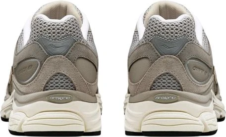 Атлетичные кроссовки Saucony