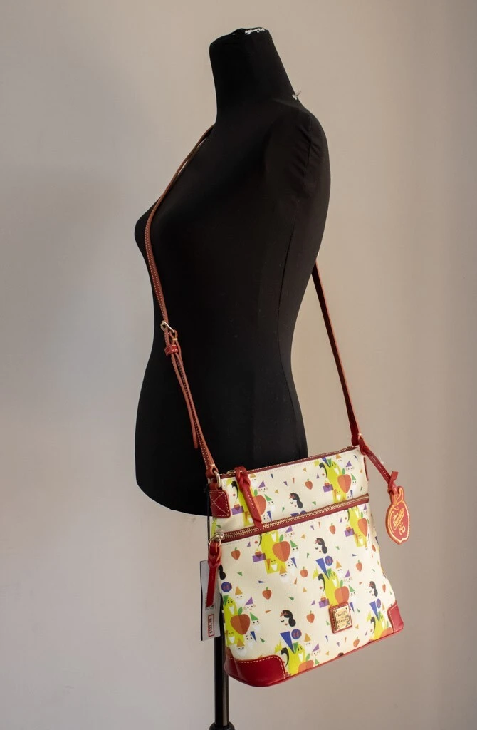 Сумка через плечо Dooney & Bourke, 85-я годовщина Белоснежки и семи гномов