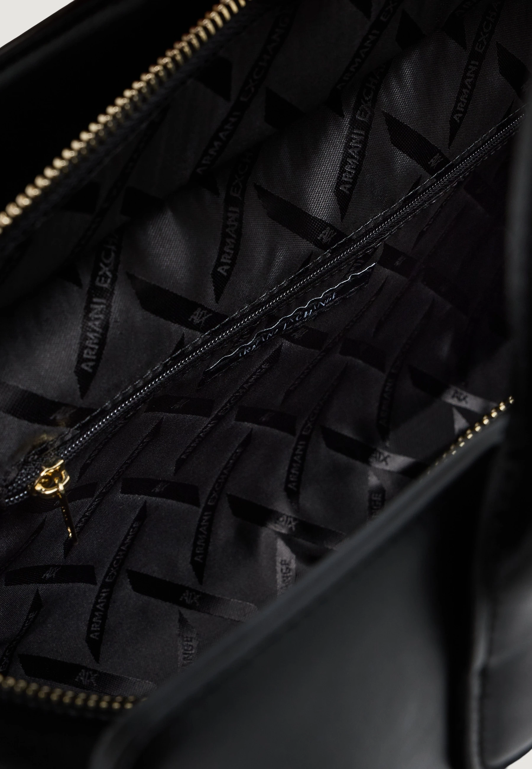 Сумки Armani Exchange