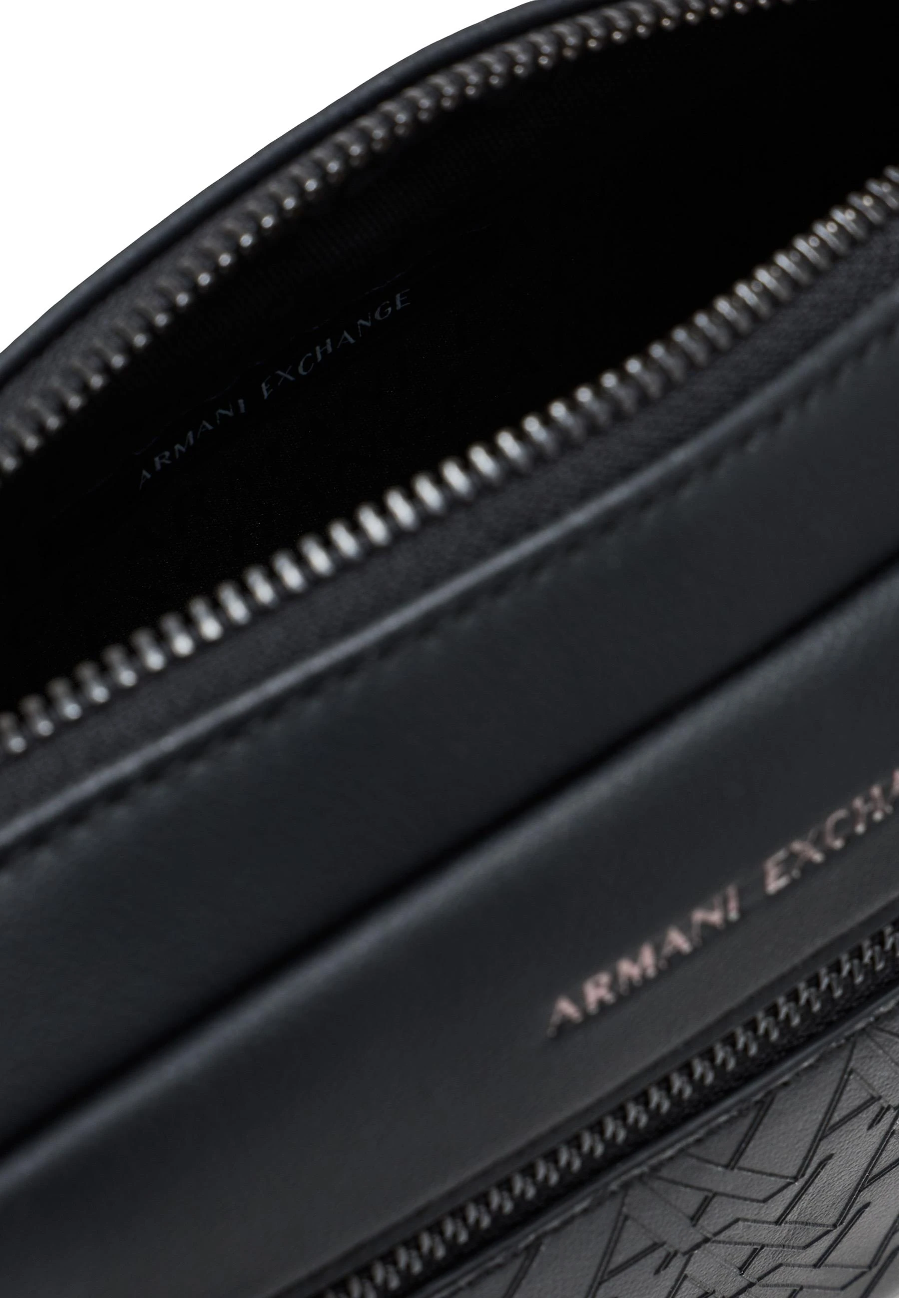 Сумки Armani Exchange