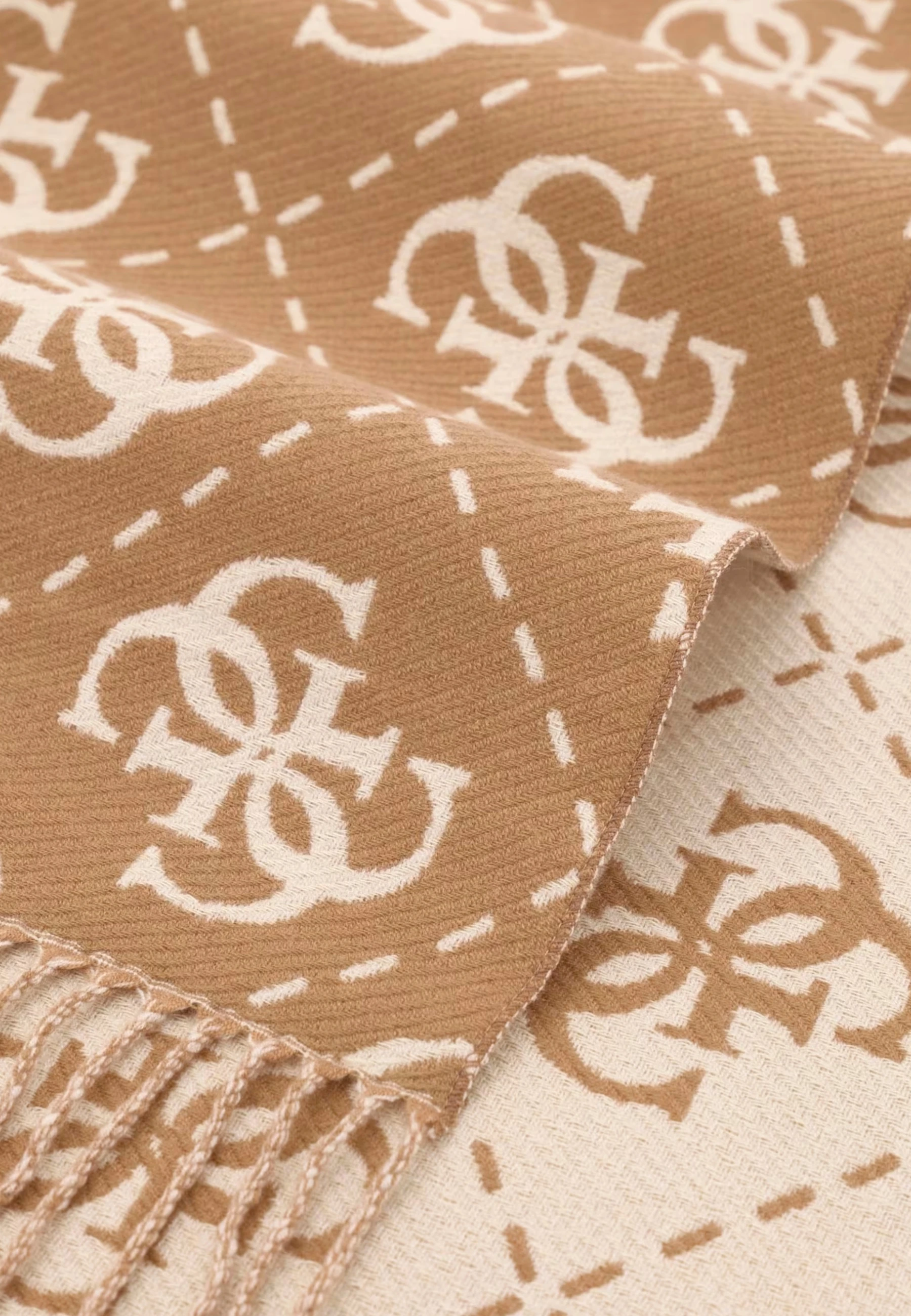 Шарф GUESS
