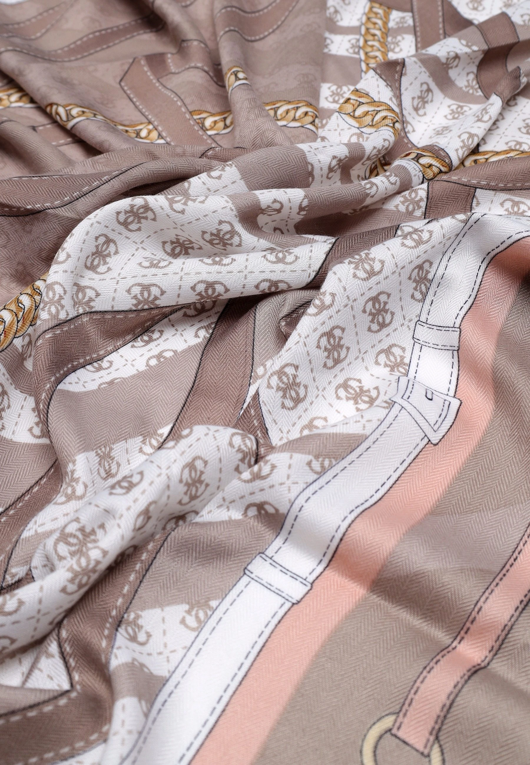 Шарфы GUESS