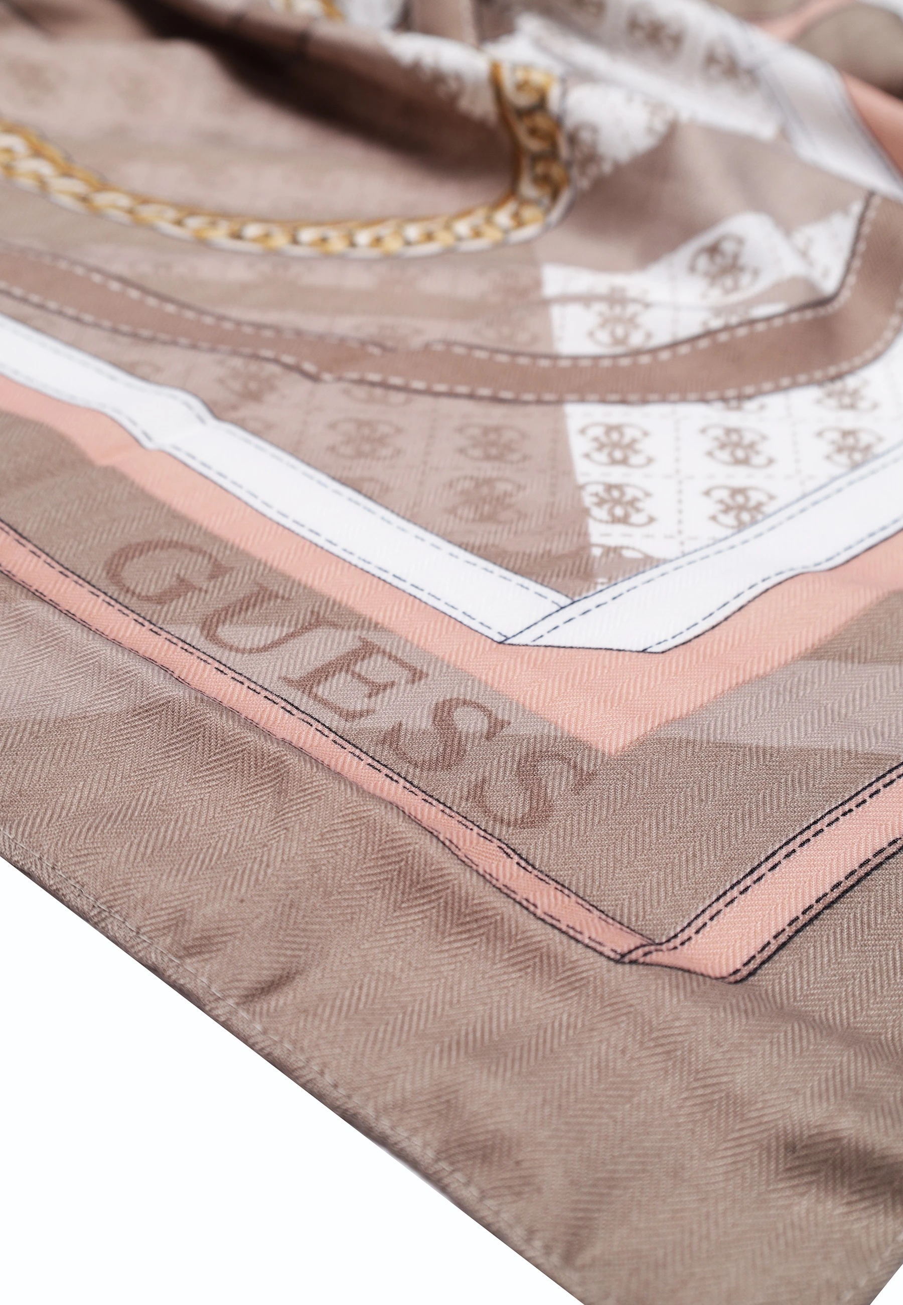 Шарфы GUESS