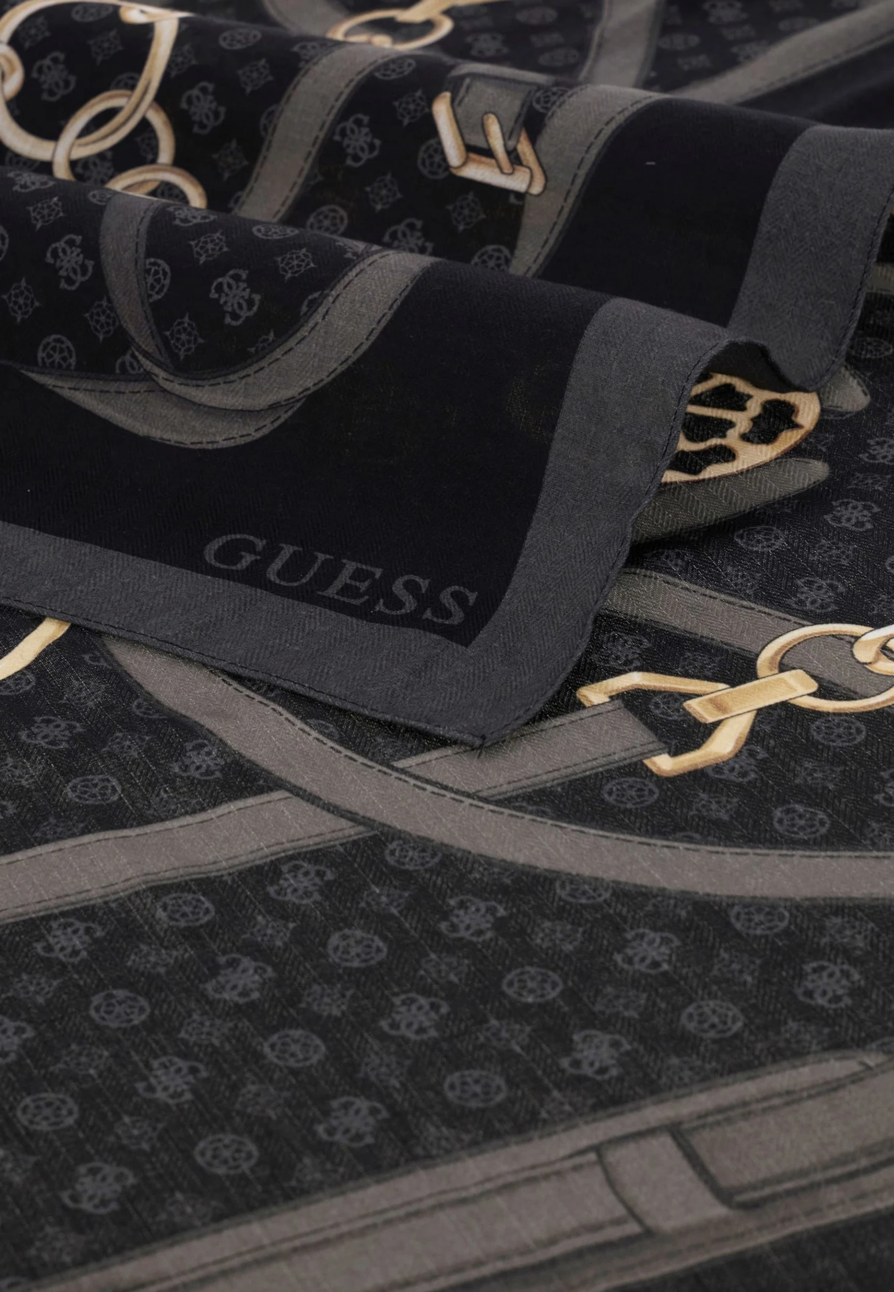 Шарф GUESS